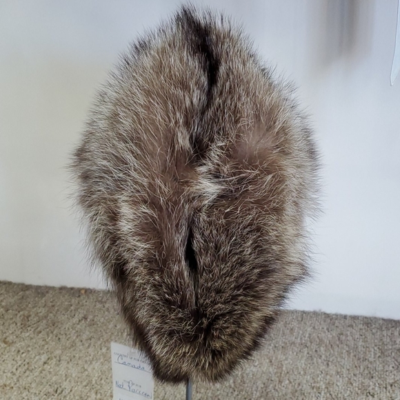 New Vintage Raccoon Fur Ambassador Hat - Picture 2 of 3